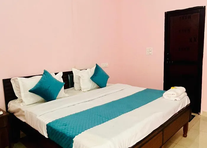 Mahadev Hotel !! Near Chandigarh Int'L Airport !